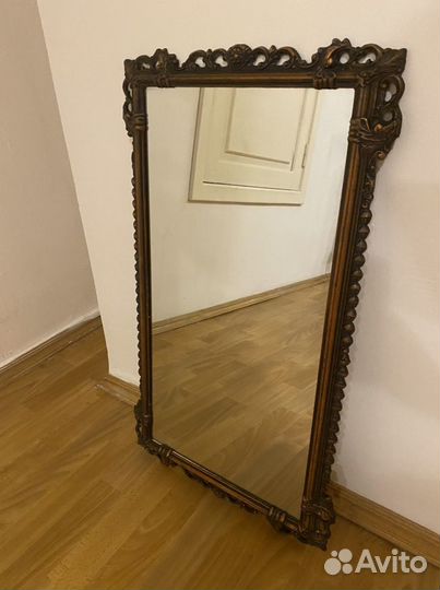 Зеркало в металлической раме