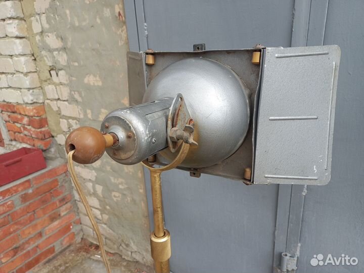 Стойка освещения с регулировкой