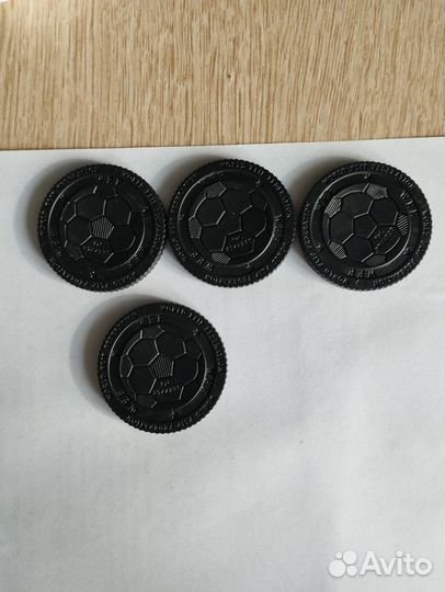 Фишки и биты из 90