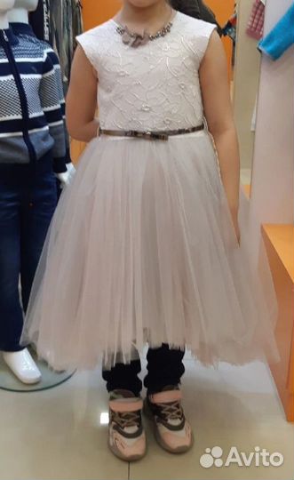 Платье для девочки новое 128 размер