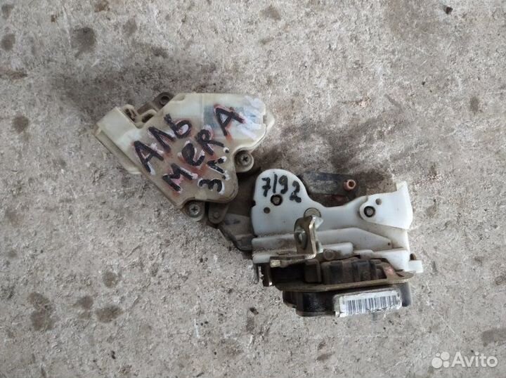 Замок двери задний левый Nissan Almera N16