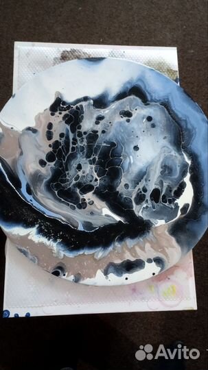 Картина в технике флюид - арт