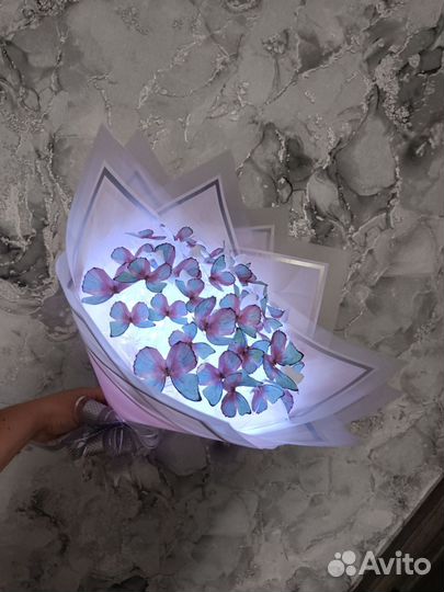 Светящийся букет из бабочек