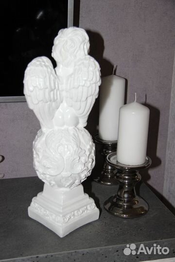 Статуэтка ангел на шаре