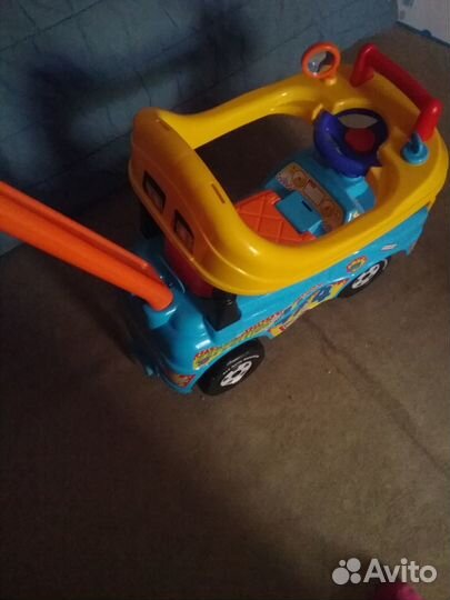 Машина-каталка новая