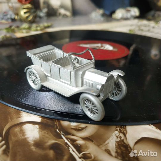 Антиквариат из Европы. Модели ретро-автомобилей