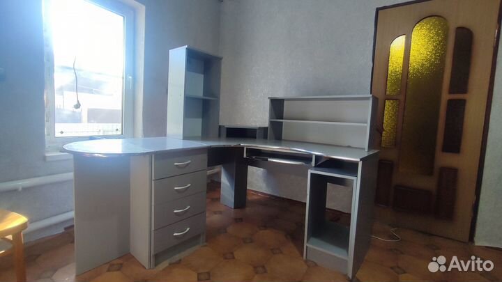 Ктмпьютерный стол