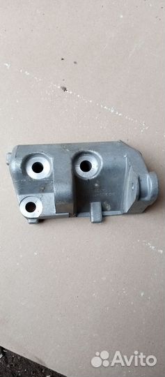 Кранштейн генератора