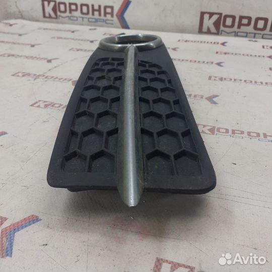 Рамка противотуманки левая volvo S80