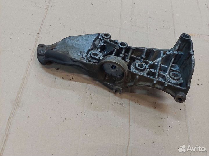 Кронштейн генератора Renault Megane 2 K4M