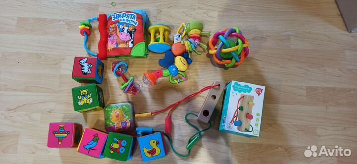 Развивающие игрушки 0+ пакетом