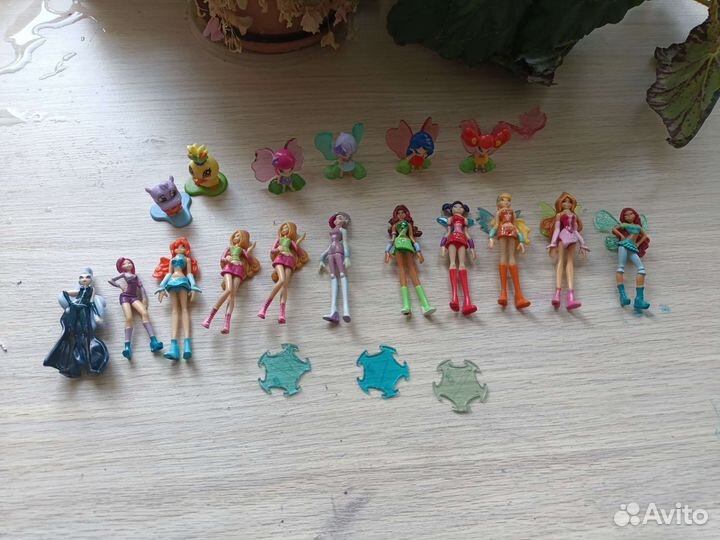 Игрушки из киндера и журнала винкс