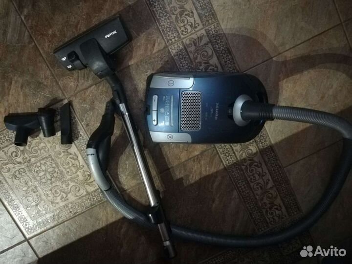 Запчасти пылесоса miele -щётки,корпус,фильтр