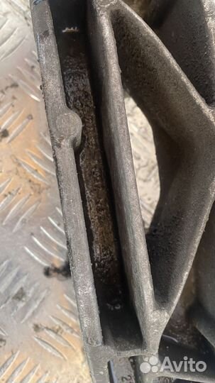 Кронштейн автоматической коробки передач бмв