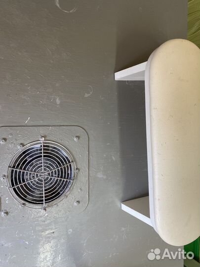 Маникюрный стол