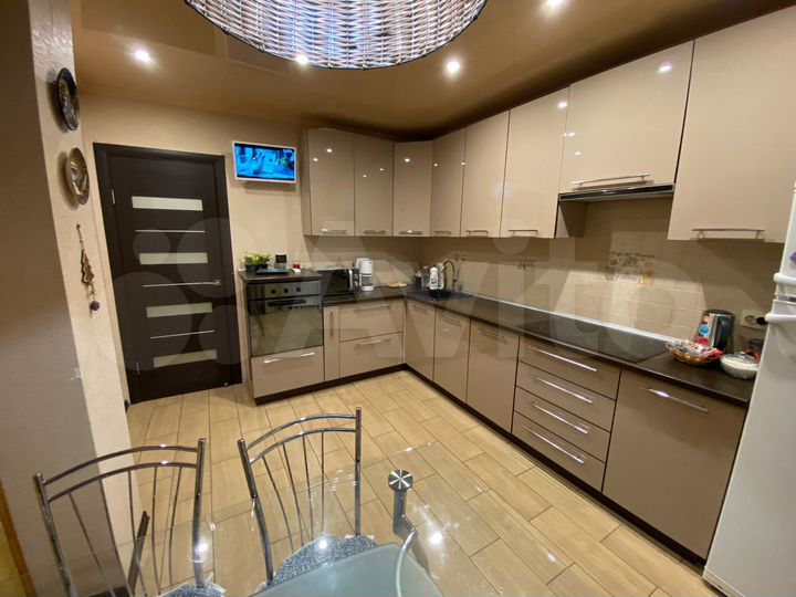 2-к. квартира, 65 м², 14/15 эт.