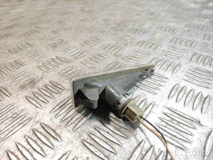 Повторитель в крыло правый Renault Megane 2003 200