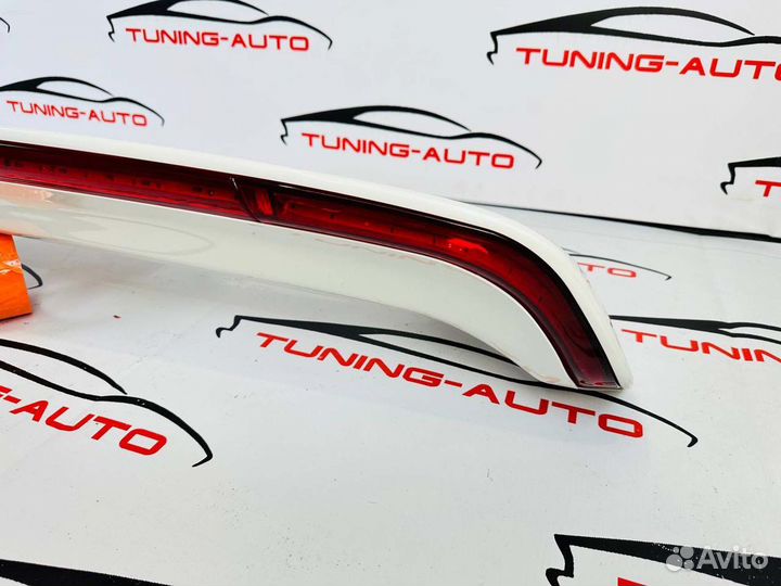 Спойлер на верх Toyota Land Cruiser 200 LED