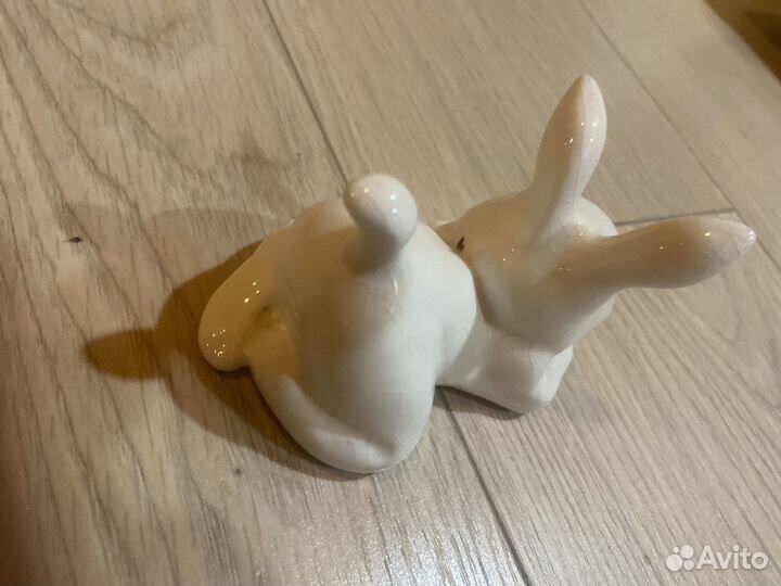 Фигуры фарфоровые медведь и мальчик