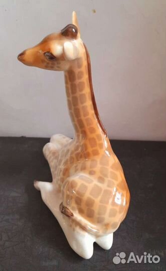 Фарфоровая статуэтка 