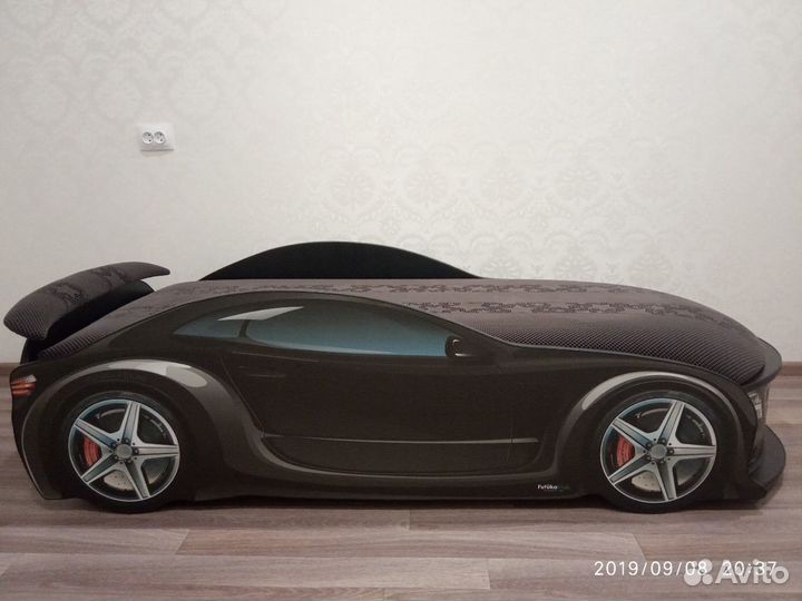 Детская кровать машина