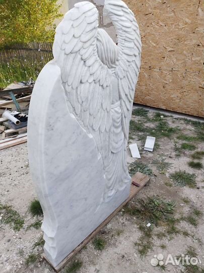 Памятник,скульптура из белого мрамора