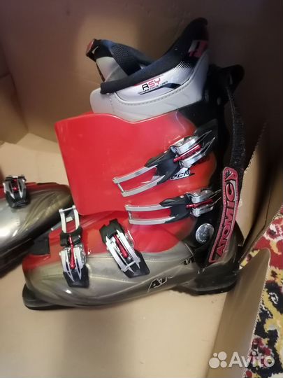 Горнолыжные ботинки atomic