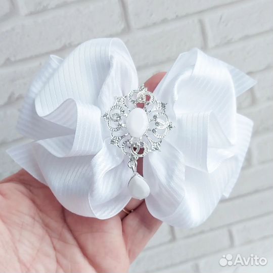 Белые бантики для девочек ручной работы