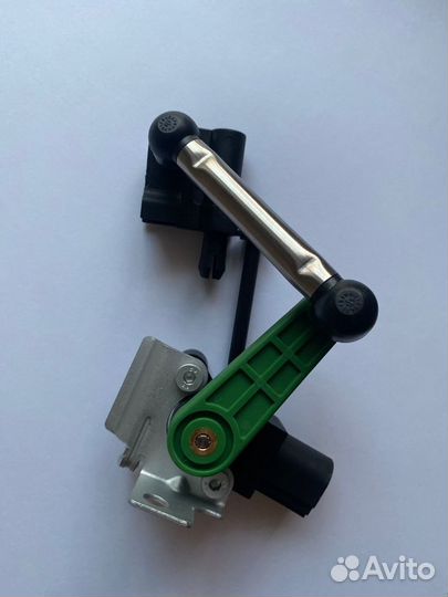 Датчик положения кузова Volkswagen Touareg NF, FL