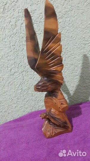 Скульптурная композиция из дерева резной орел