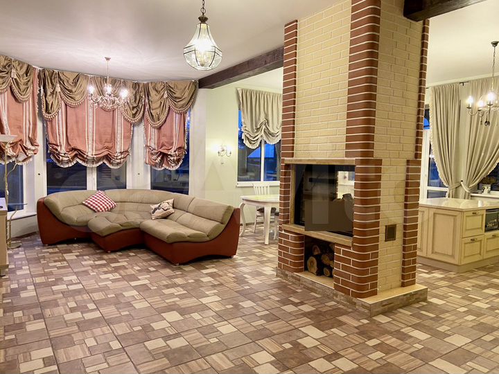 Коттедж 650 м² на участке 30 сот.