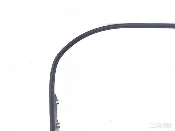 Уплотнительная резинка боковой двери передняя