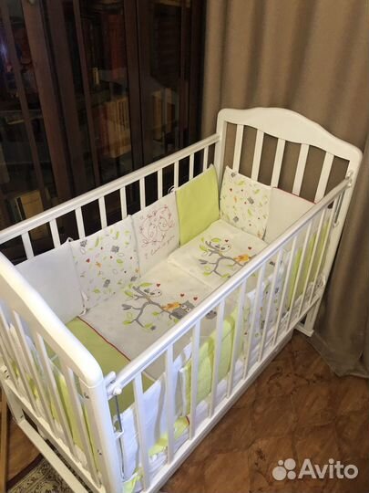 Детская кровать с маятником в состоянии новой