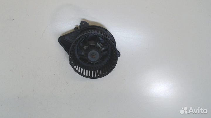 Двигатель отопителя Opel Vivaro, 2005