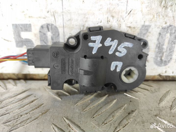 Моторчик заслонки отопителя Bmw X5 e70 2007-2013