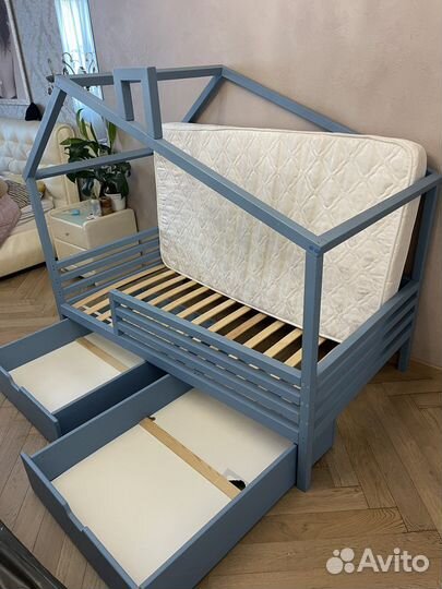 Кровать домик