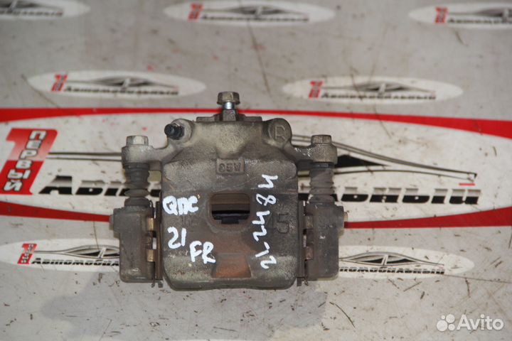 Суппорт перед право c Toyota bB QNC21 3SZ-VE