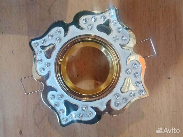 Точечные встраиваемые светильники