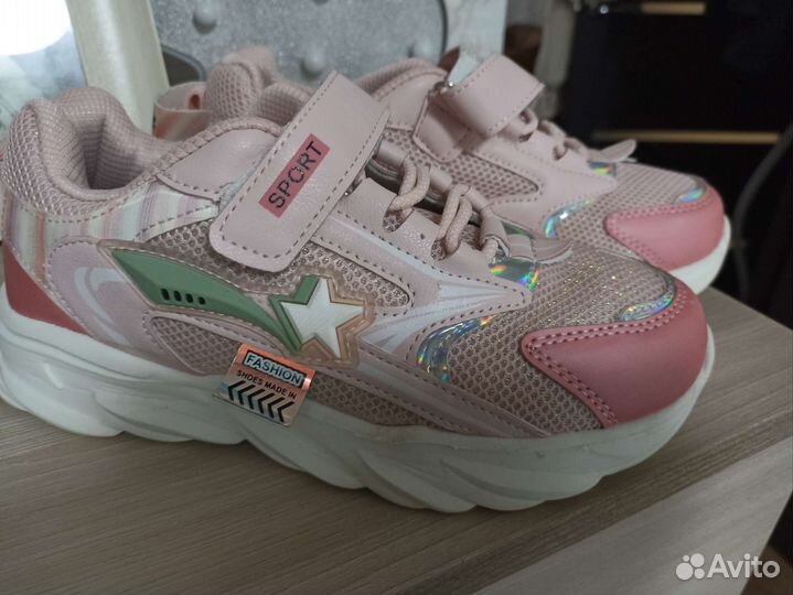 Кроссовки для девочки
