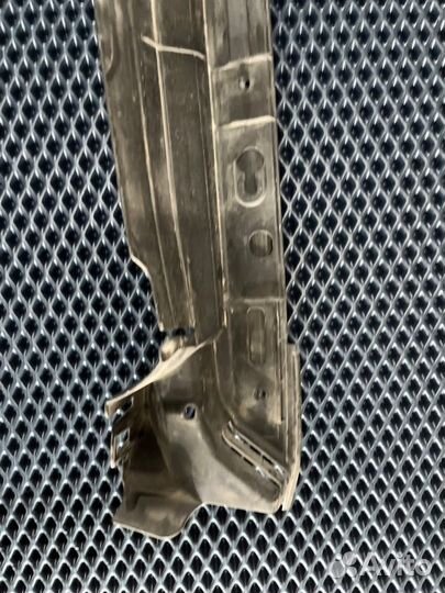 Накладка на крыло лев. перед. Toyota Land cruiser