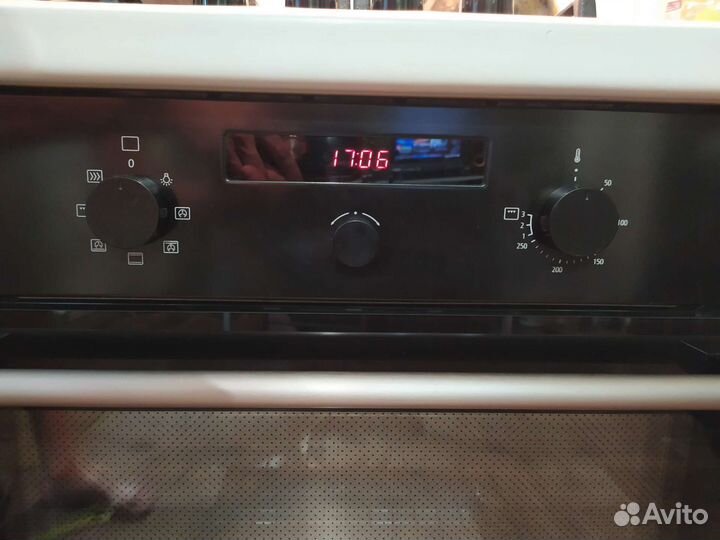 Встраиваемый духовой шкаф Samsung