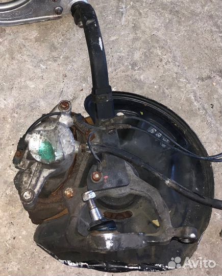 Суппорт тормозной передний Mercedes-Benz W211