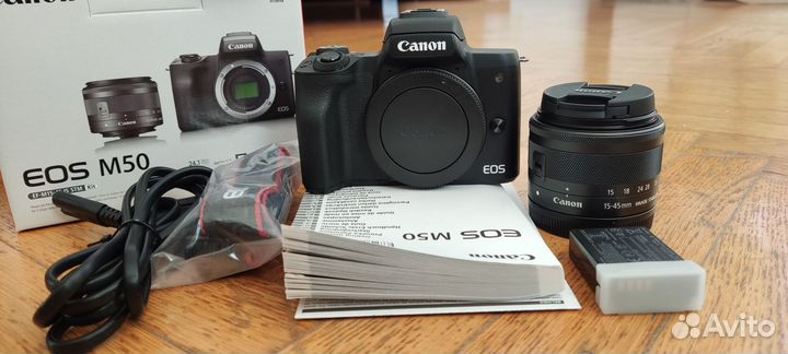 Беззеркалка Canon M50