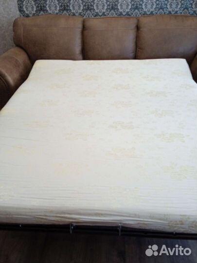 Кожаный диван с креслами.Новые