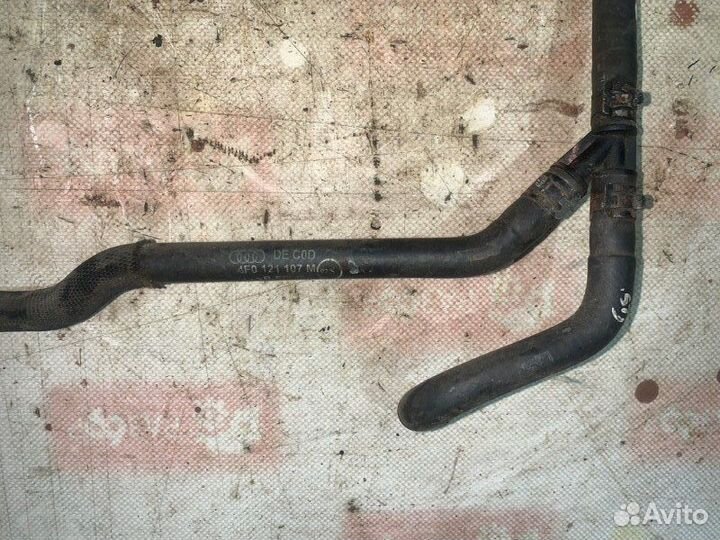 Патрубок системы охлаждения Audi A6 C6 BDW 2005