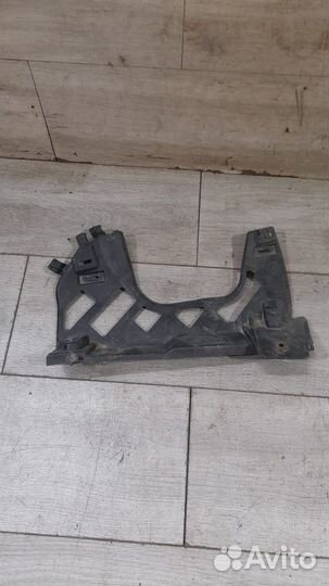 Кронштейн заднего бампера задний левый Mercedes X