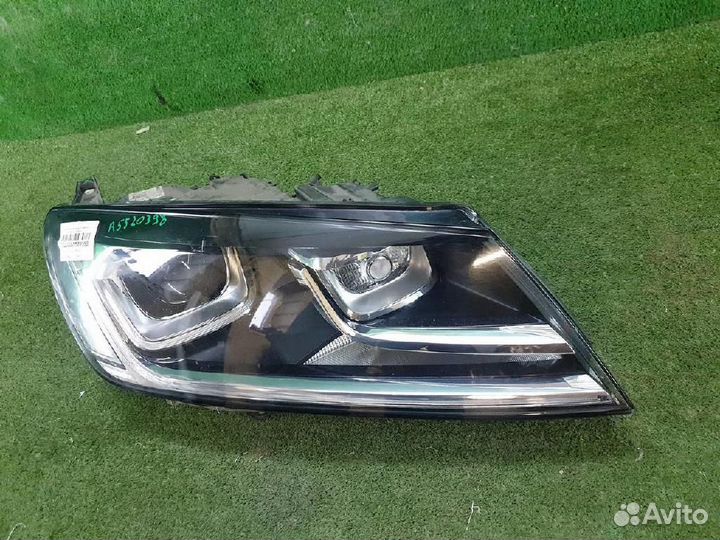 Фара правая Volkswagen Touareg
