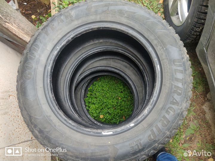 Goodyear UltraGrip Ice 215/65 R16 102