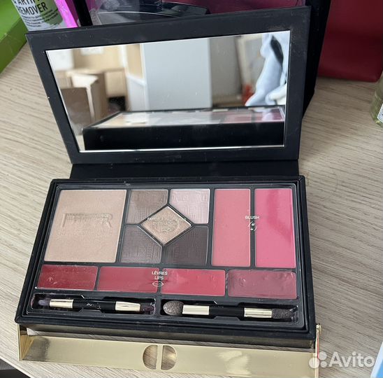 Палетка косметики dior