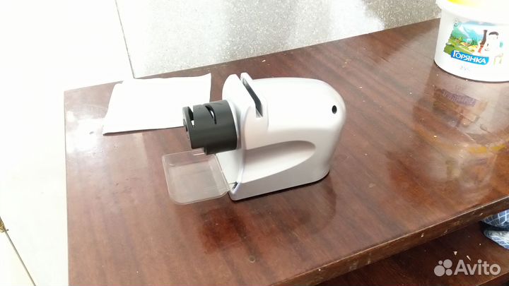 Электрическая ножеточка Острые грани Leomax